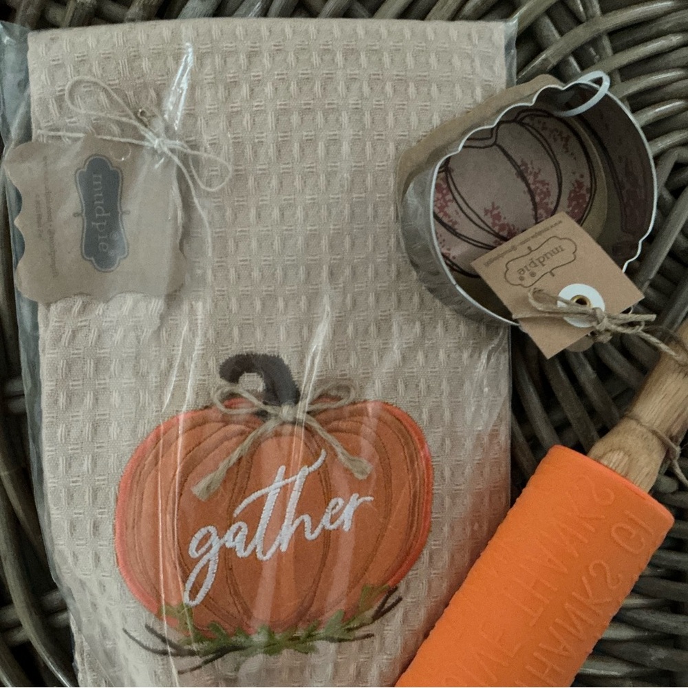 NWT Mud Pie Set of Gather Embroidered Pumpkin Towel and Rolling Pin Set - Picture 5 of 5
